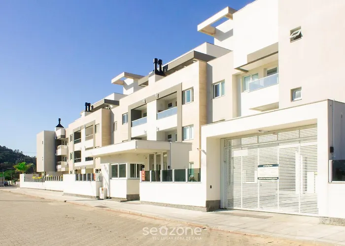 Apto Moderno Com Piscina E Churrasqueira Crr201